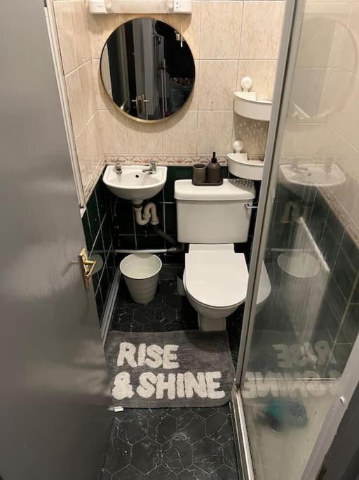 1 Bedroom Flat In Kings Cross! Londra Esterno foto