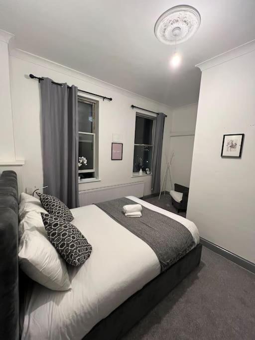 1 Bedroom Flat In Kings Cross! Londra Esterno foto